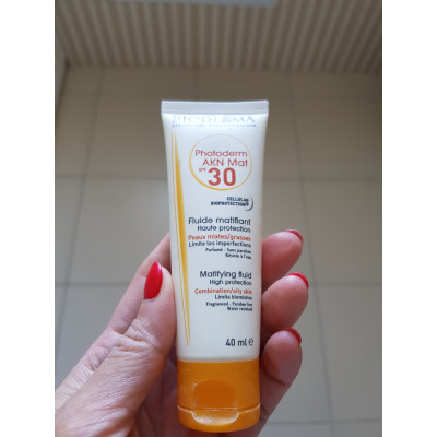 Bioderma Солнцезащитный матирующий флюид Фотодерм с SPF30+ для жирной и проблемной кожи Photoderm AKN Mat (40 мл)