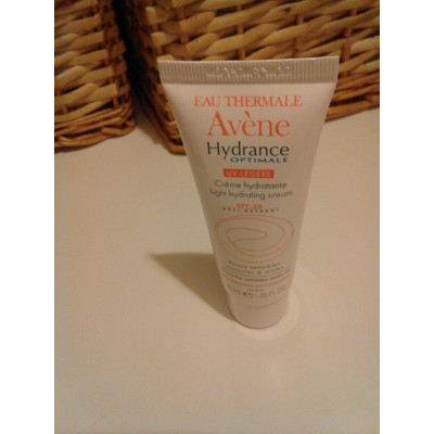 Avene Легкий увлажняющий эмульсия с SPF защитой Hydrance Emulsion SPF 30 (40 мл)