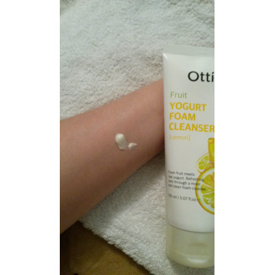 Ottie Фруктово-йогуртовая пенка для умывания с лимоном Fruit Yogurt Foam Cleanser Lemon (150 мл)